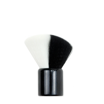 Panda-style fur design of Kabuki brush for face to use