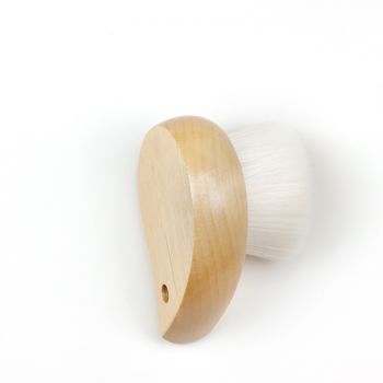 The skin-friendly and comfortable touch facial cleansing brush has a soft texture brush