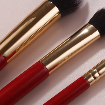 Red color wooden handle professional makeup brush set with Vegan Cruelty free synthetic fiber hair