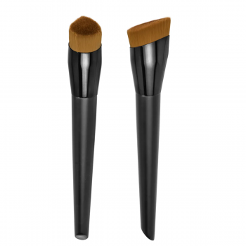 Bright black luxurious handle design with a teardrop-shaped concealer brush hair shape for makeup brush tool