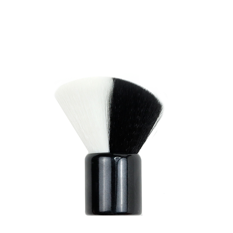 Panda-style fur design of Kabuki brush for face to use
