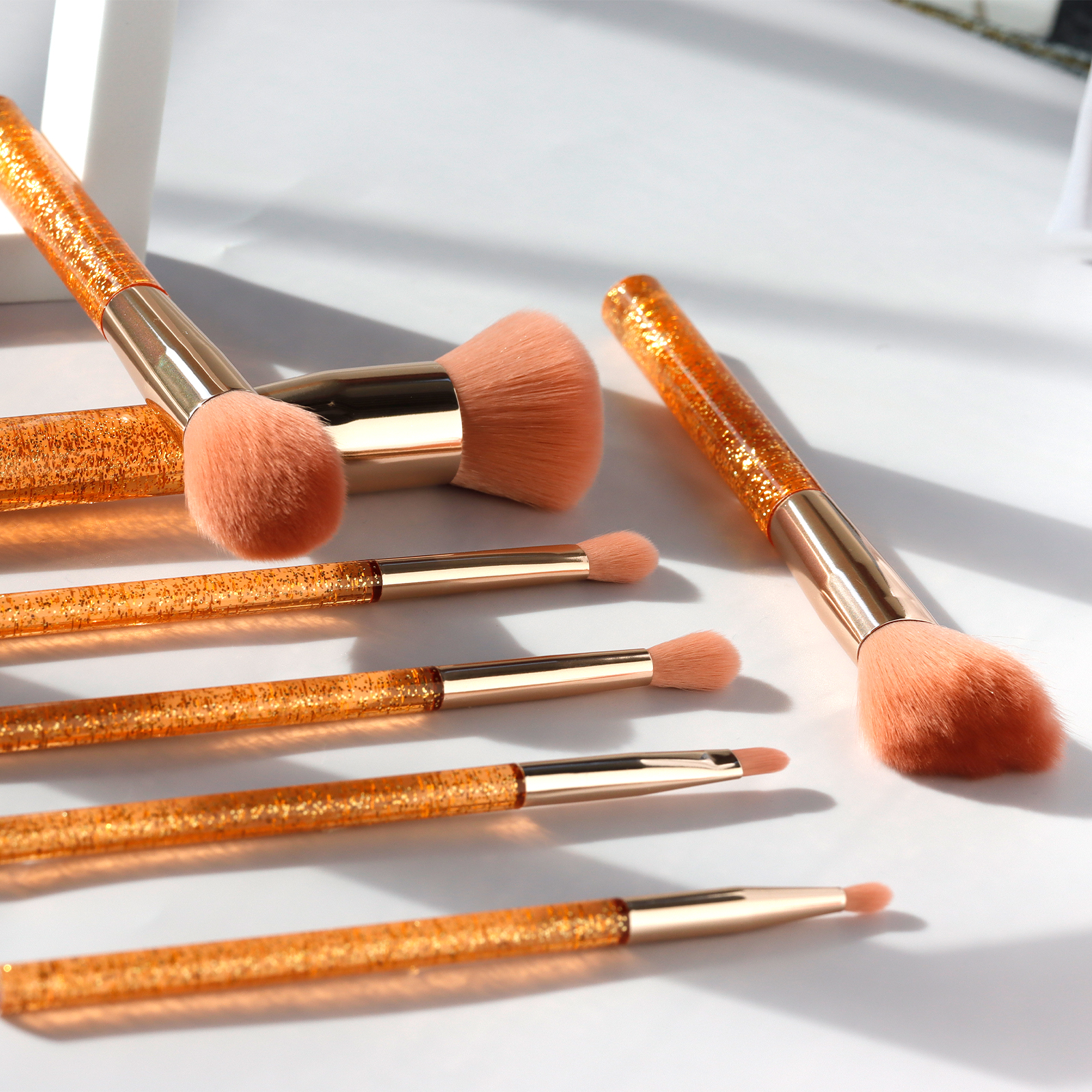 Young element Transparent plastic handle injection molding process with gold powder makeup brush set for gift design